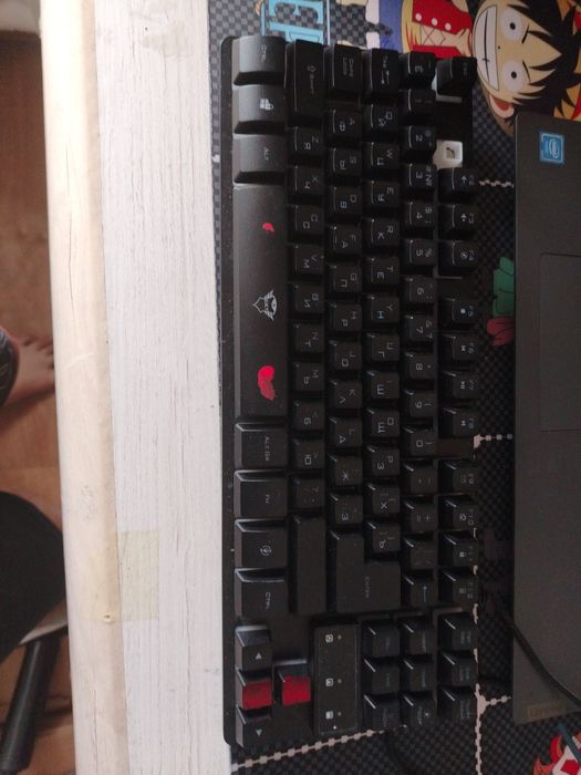 Продам клавиатуру полу мембранная полу механника в хорошем состоянии