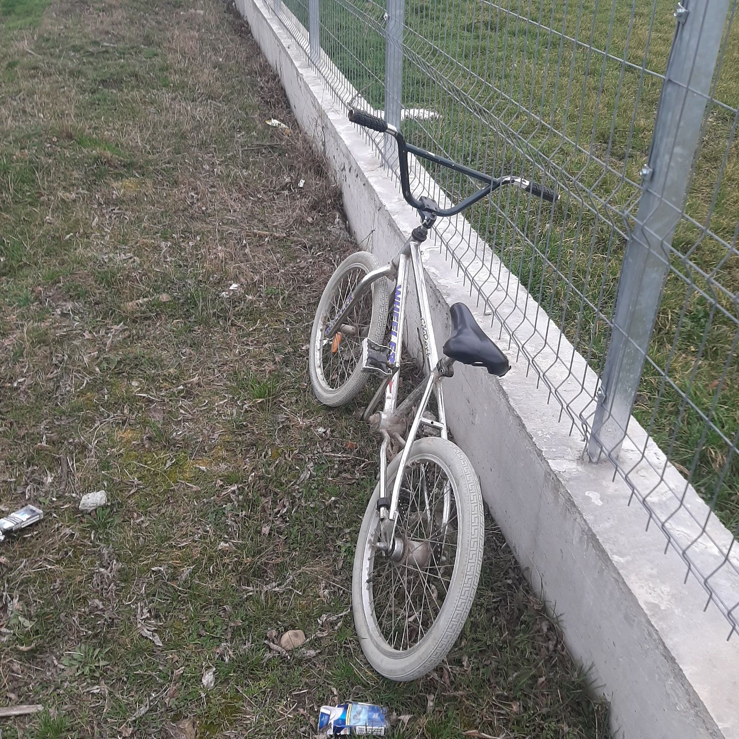 Vând bmx sau schimb cu bicicletă