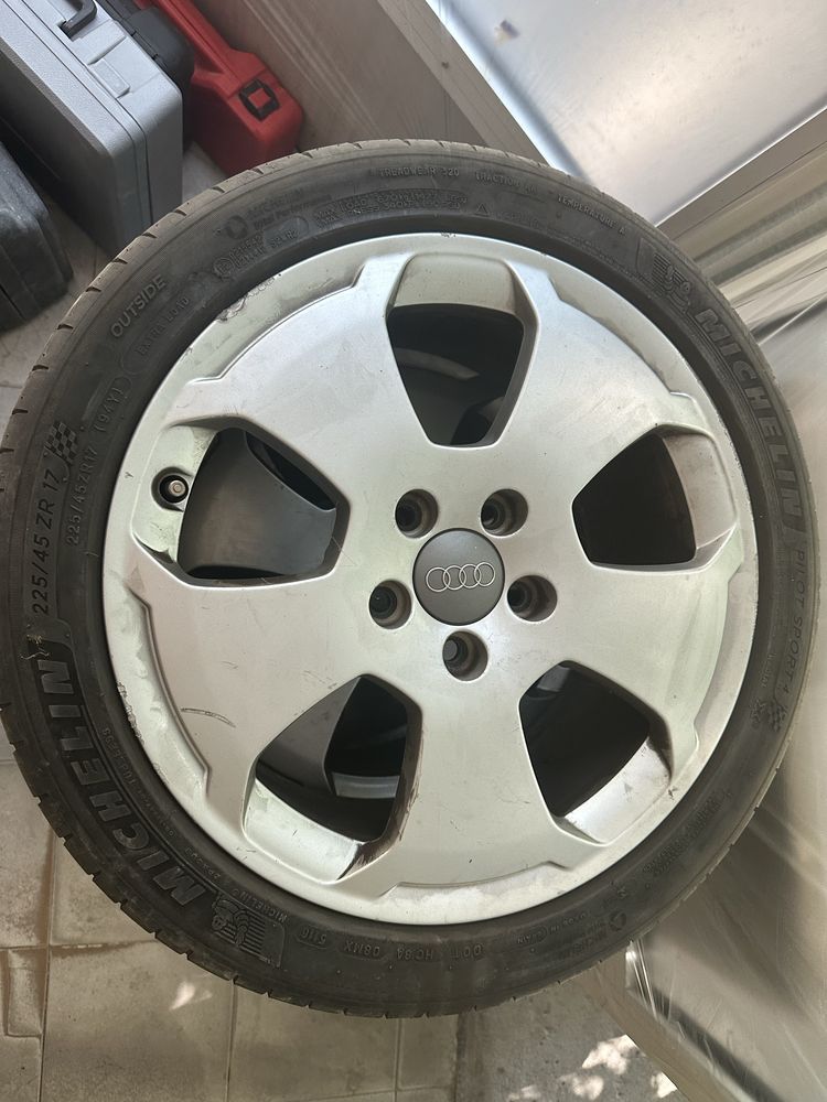 Продавам оригинални джанти за Audi
