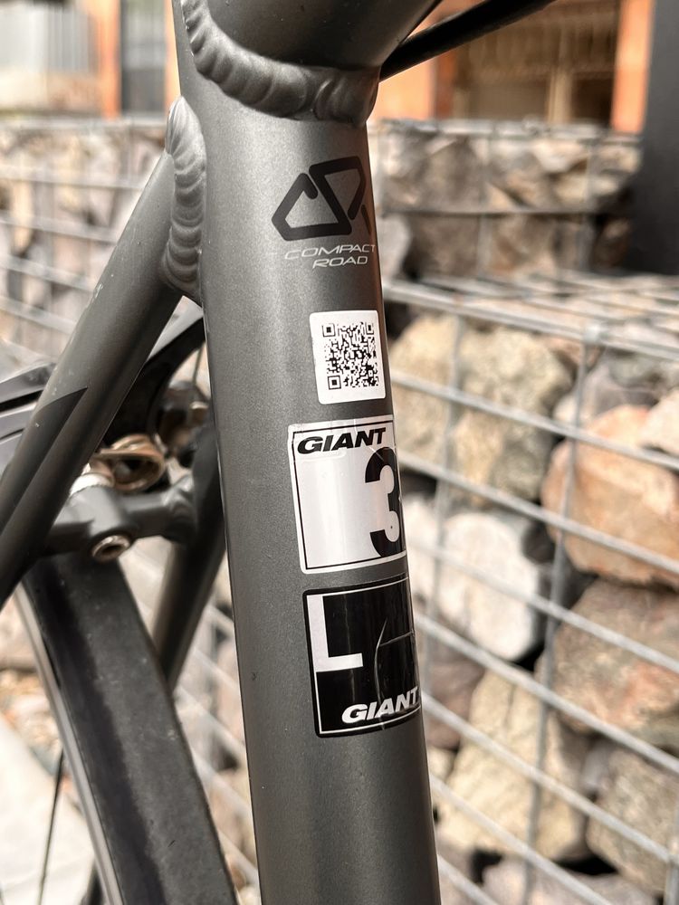 Шоссейный велосипед Giant Contend 3