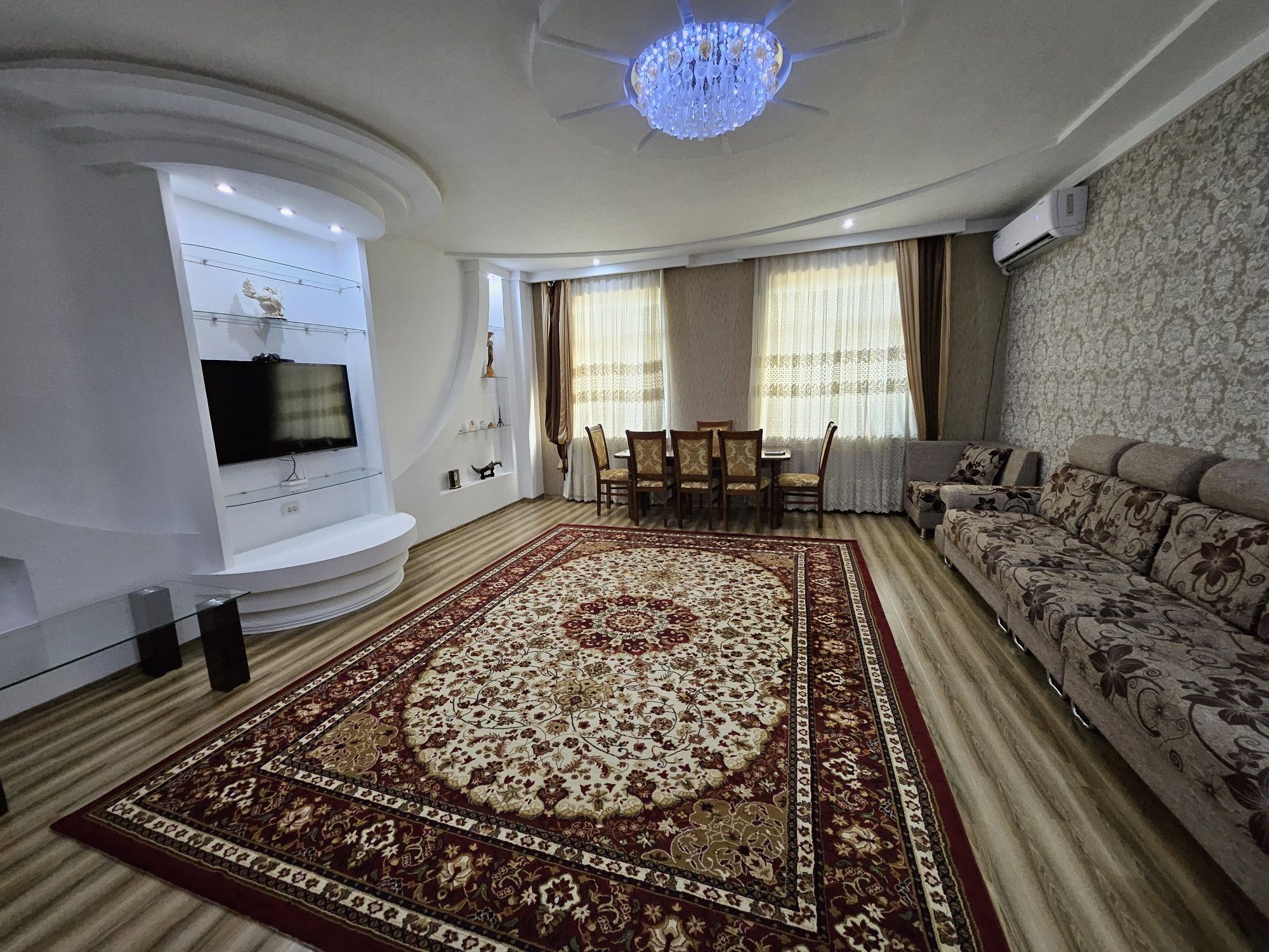 Сдаётся люкс квартира в центре города ул .Мирзо  Улугбек