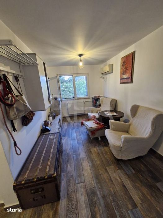 Apartament cu 4 camere la 400 de metri distanta de metroul 1 Decembrie