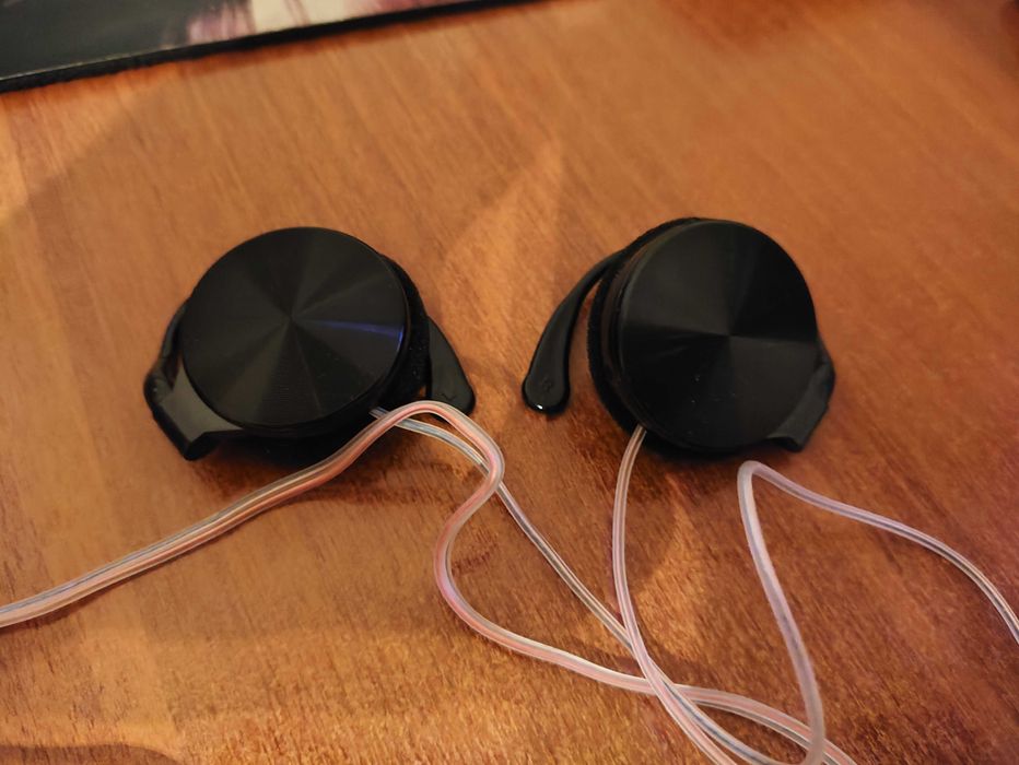 Продам проводные наушники