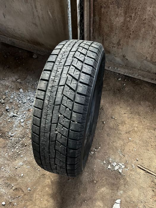 Зимние Шины 225 60 R17 yokohama 99Q