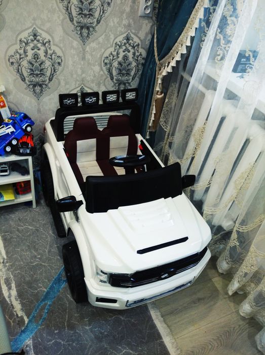 Продам машину(электромобиль)