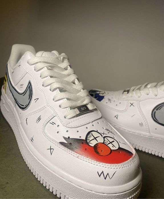 Custom adidași, personalizare încălțăminte cu vopsea sau strasuri