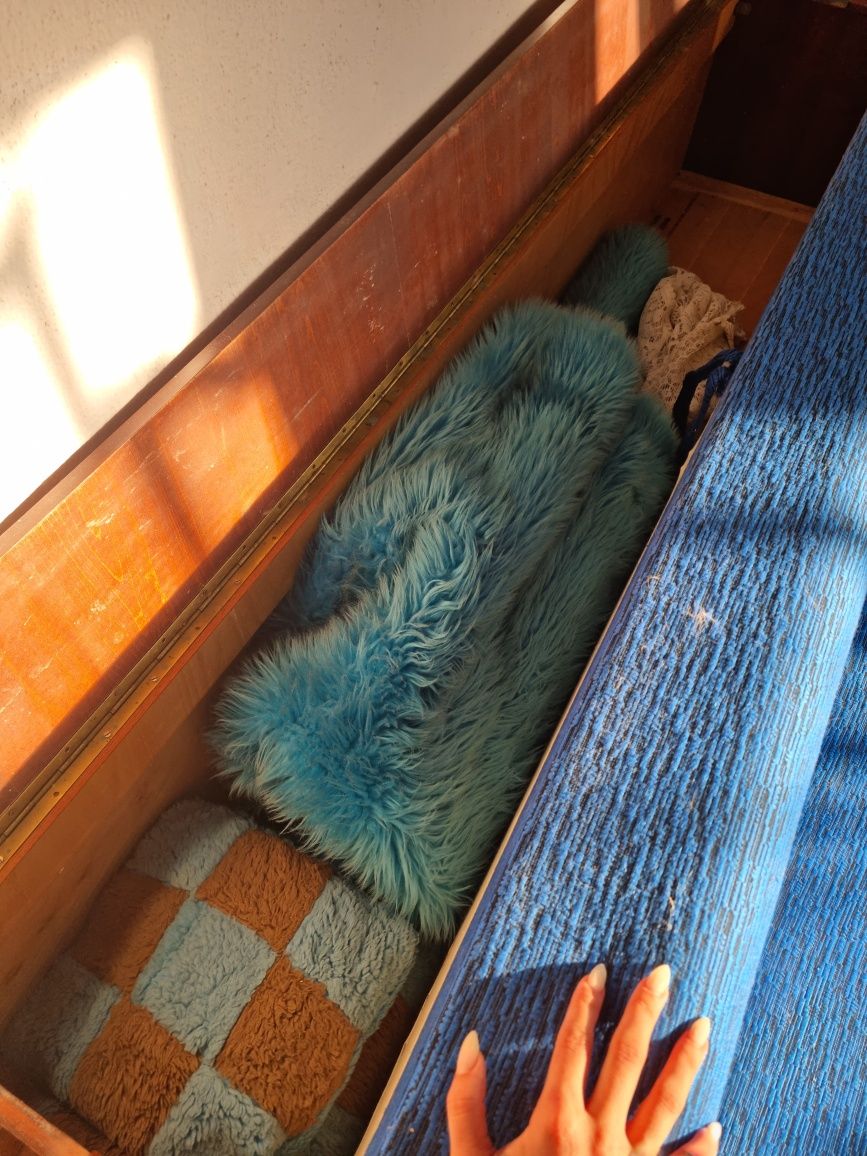 Винтидж диван с място за съхранение