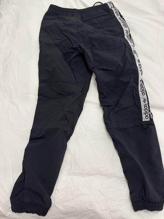 Pantaloni adidas barbati