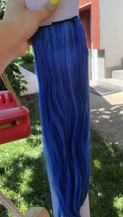 Синя дълга перука