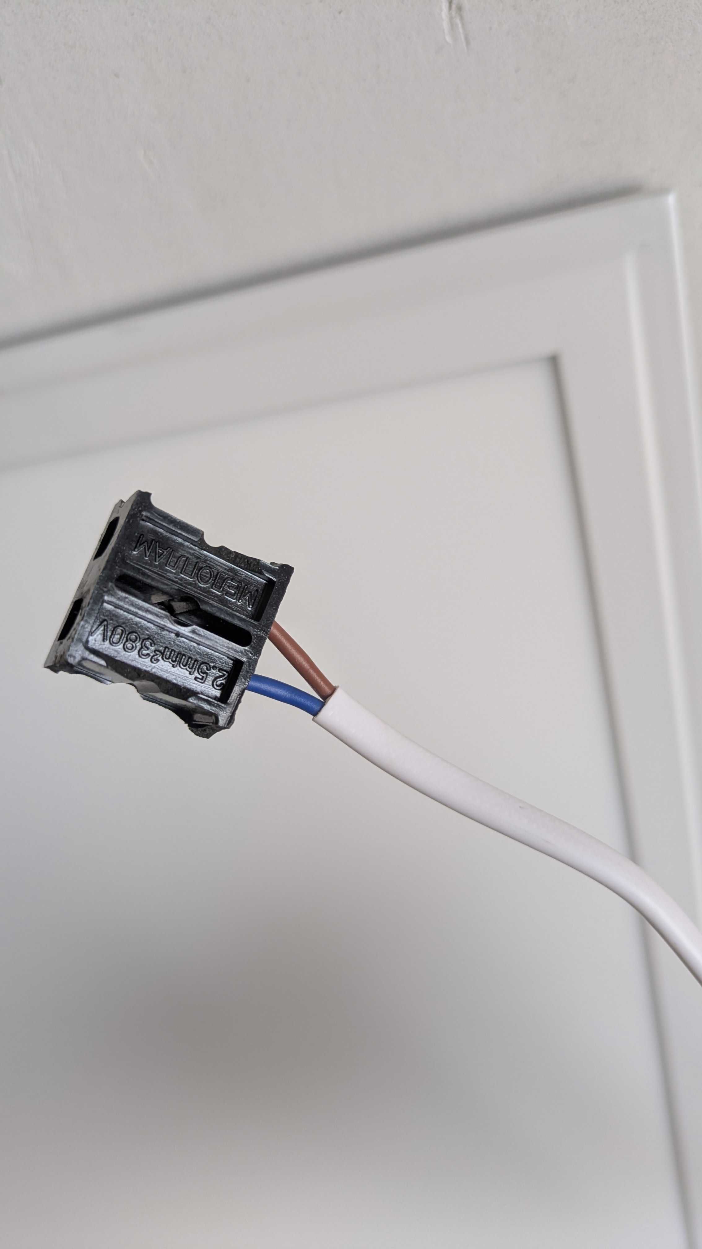 LED панел с топла светлина (2700K) 45W - 7бр. Продават се и отделно.