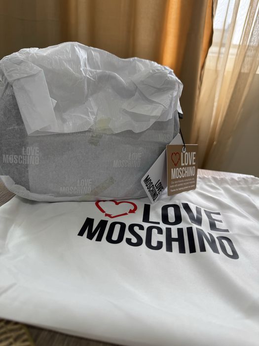 Нова чанта Love Moschino