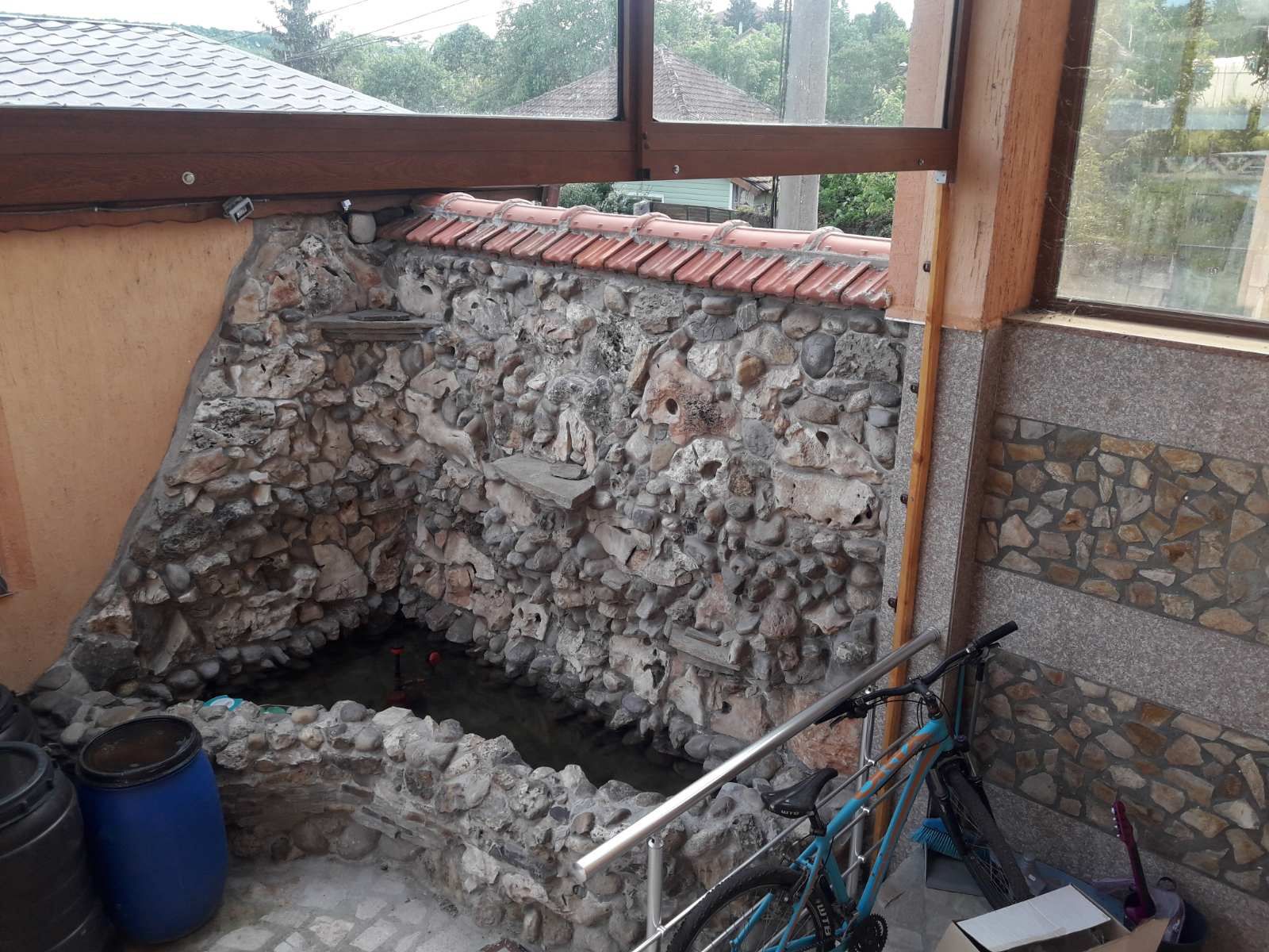 Продавам нова напълно завършена  масивна триетажна къща на 7км от цент