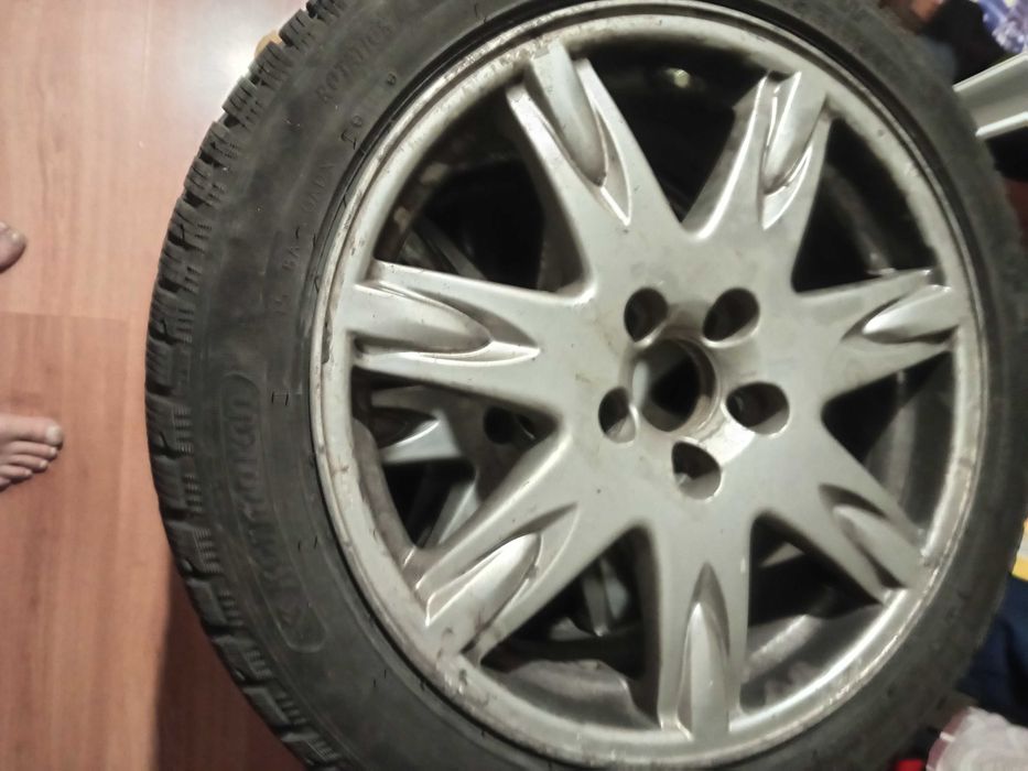 Комплект джанти 17 цола със зимни гуми.