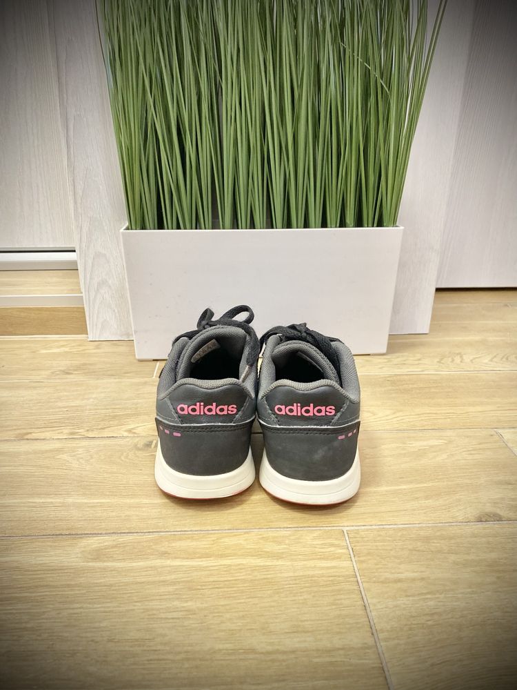 Маратонки”Adidas”,33номер