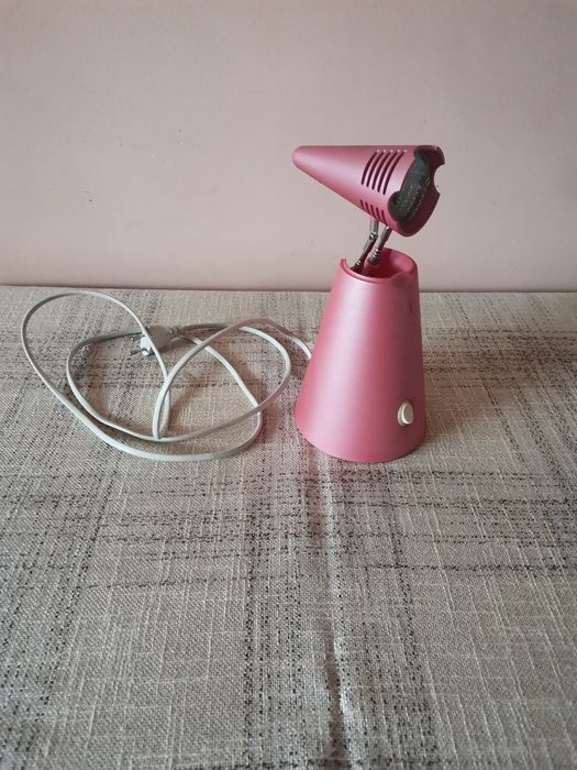 Розова настолна лампа