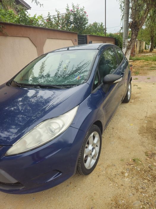 Vând Ford Fiesta