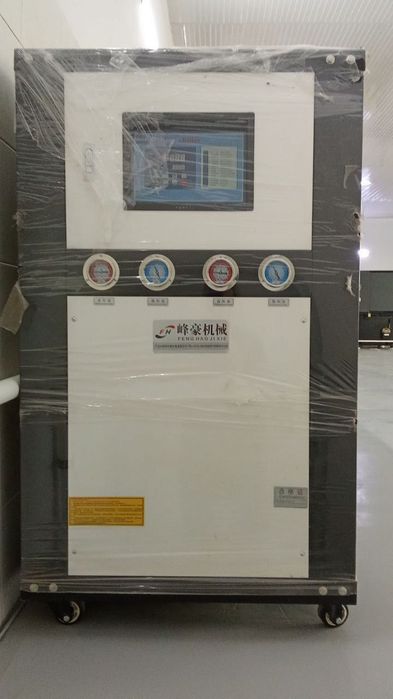 Чиллер Модель: 10HP
Объем охлаждения: 4.8 м3/час
Объем компрессорно
