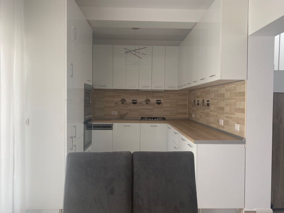 Inchiriez in regim hotelier vila