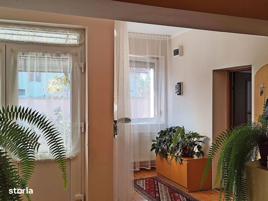 Casa de vanzare, teren mare, intrare auto - Sacadat, Bihor