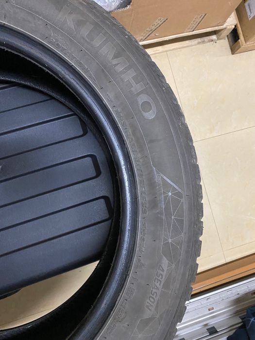 235/55 ZR19 105W  KUMHO всесезонни гуми - 4 бр.