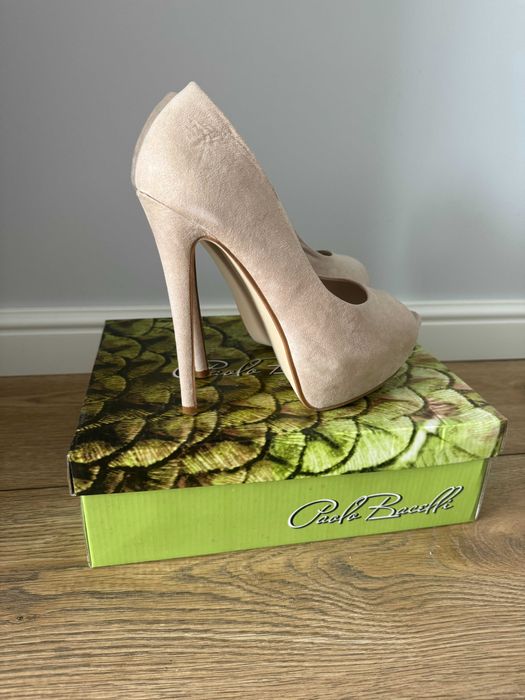 Дамски обувки на висок ток