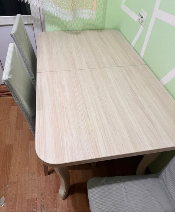 Продам стол обеденный