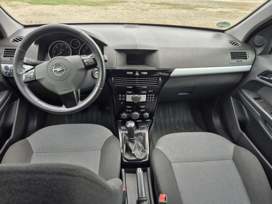 Opel Astra 1.7    2010