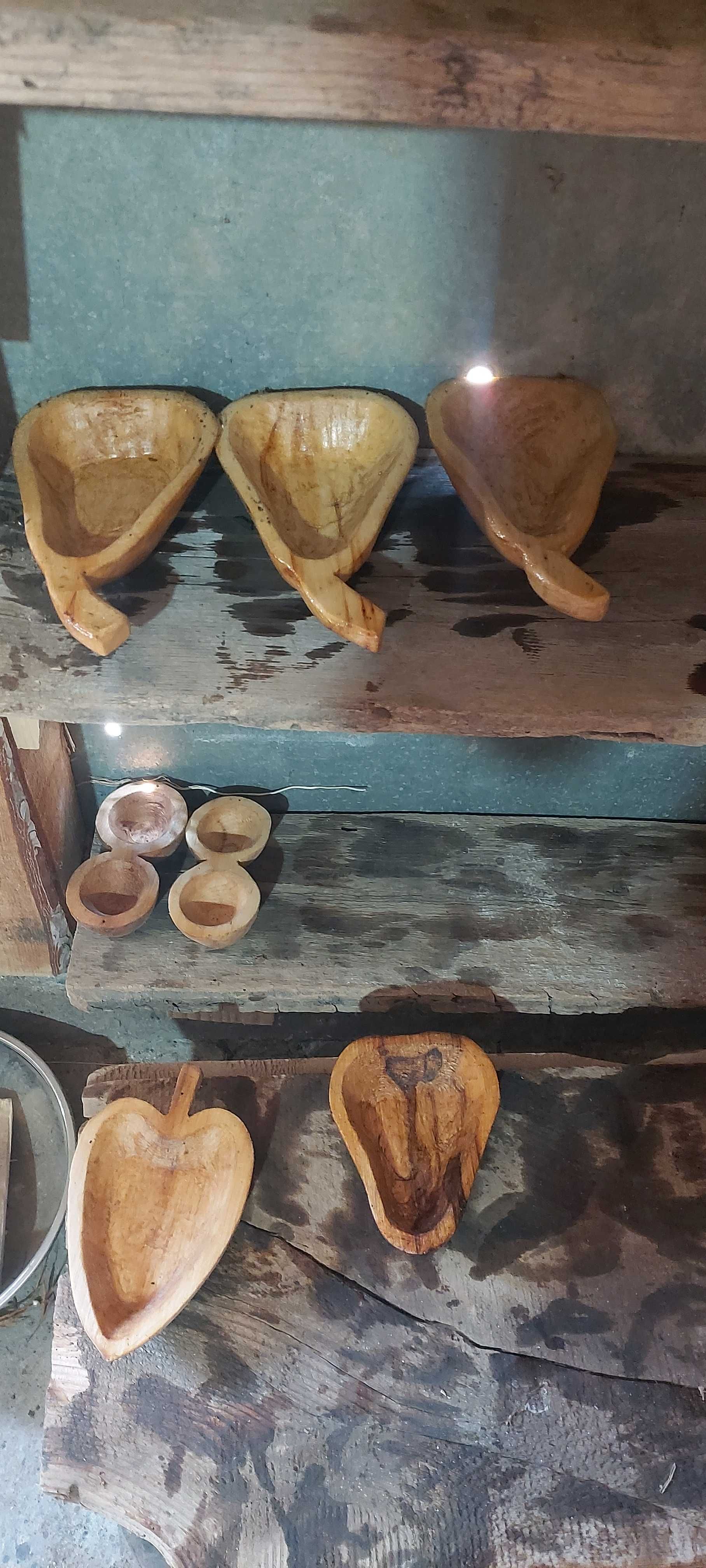 Дървени лъжици и бъркалки,дървени купи в различни форми