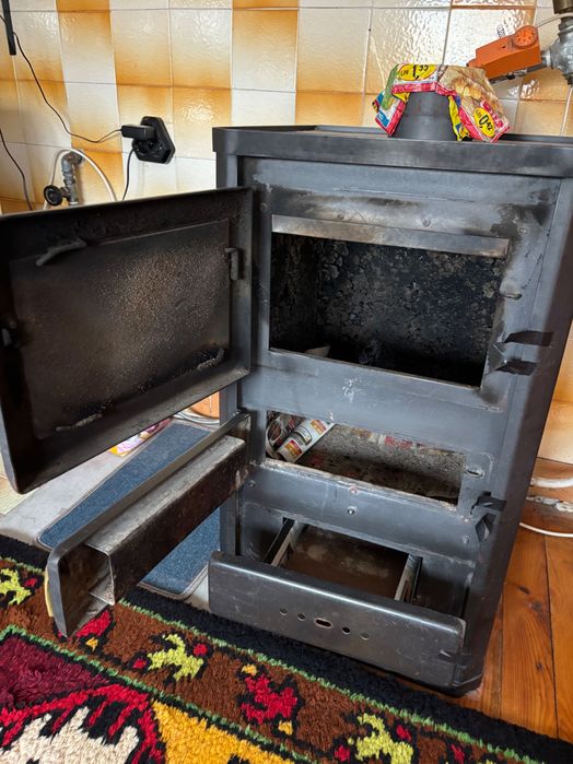 Камина с водна риза и три радиатора