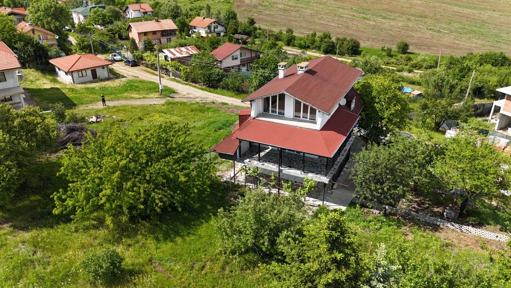 Триетажна къща на 20 минути от София - Лукс, 383 м2