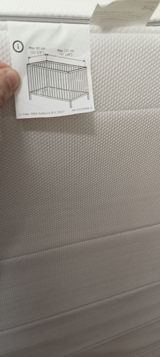 Pătuț din lemn  + saltea Ikea , 60x120 cm.
