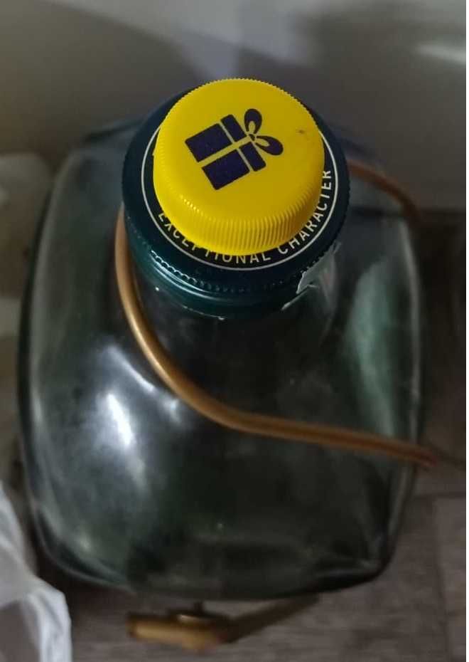 Пустая тара/бутыль 4.5 литра, на подставке, с качелей для налива