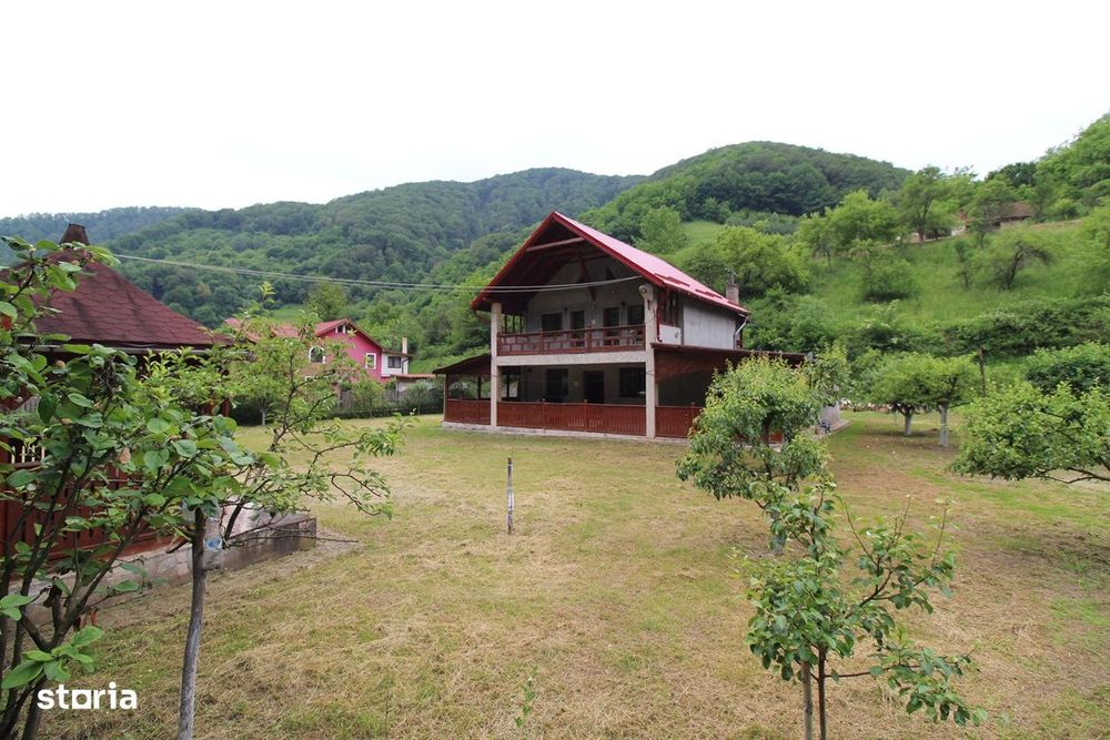 Vând casă P+M în Toplița, la 22Km de Hunedoara, teren 1500mp