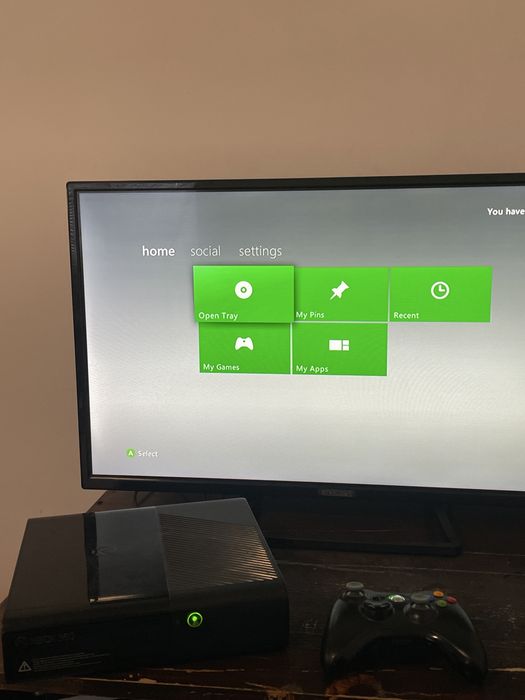 Xbox 360 E със игри