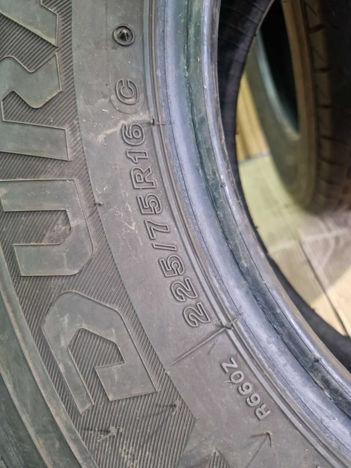 2 Bridgestone R16C 225/75
летни бусови гуми DOT4119