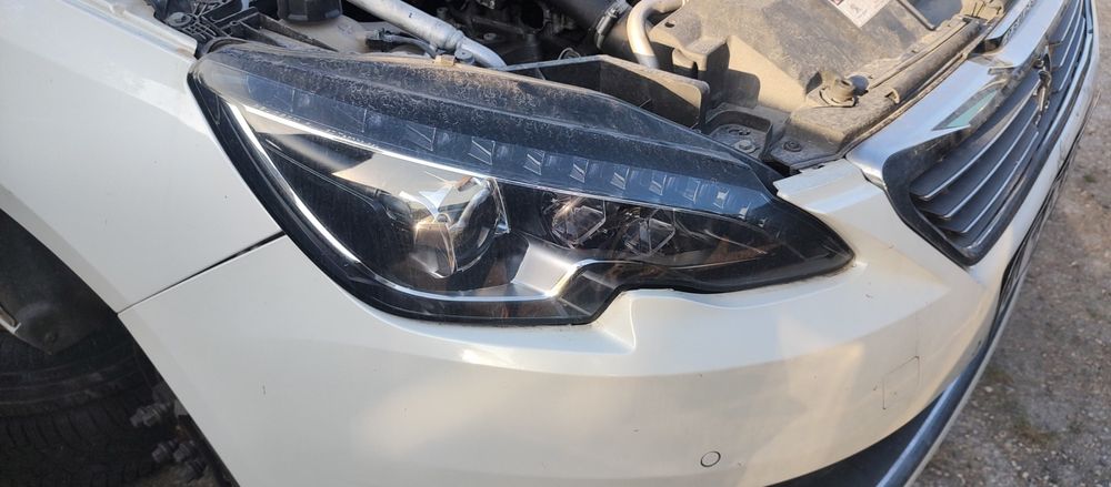 Десен фар Full led technologies Peugeot 308 gt Line 1