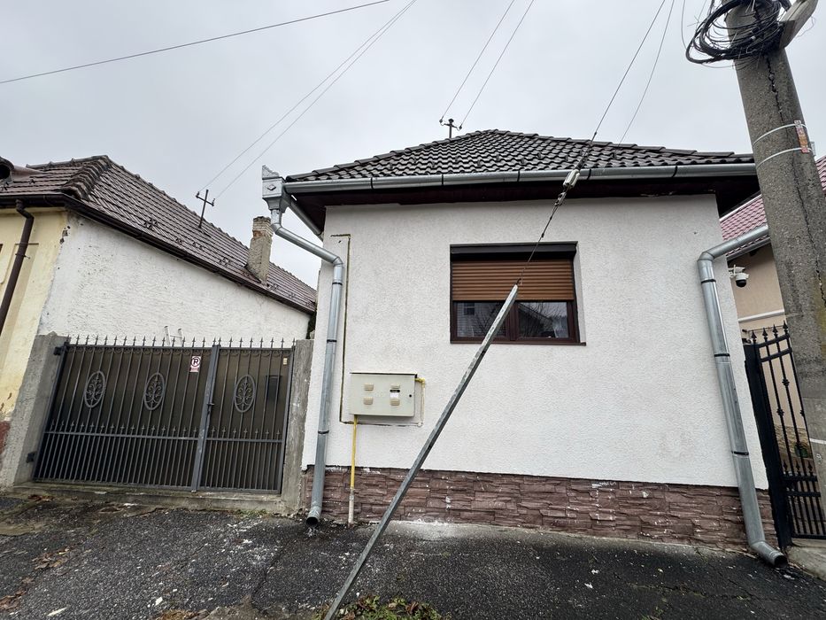 Inchiriez casa 3 camere, cartier Mosnei!