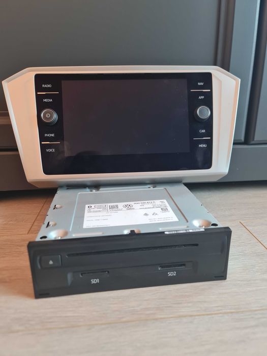 Navigatie Display + unitate media + rama MIB 2 Volkswagen passat b8