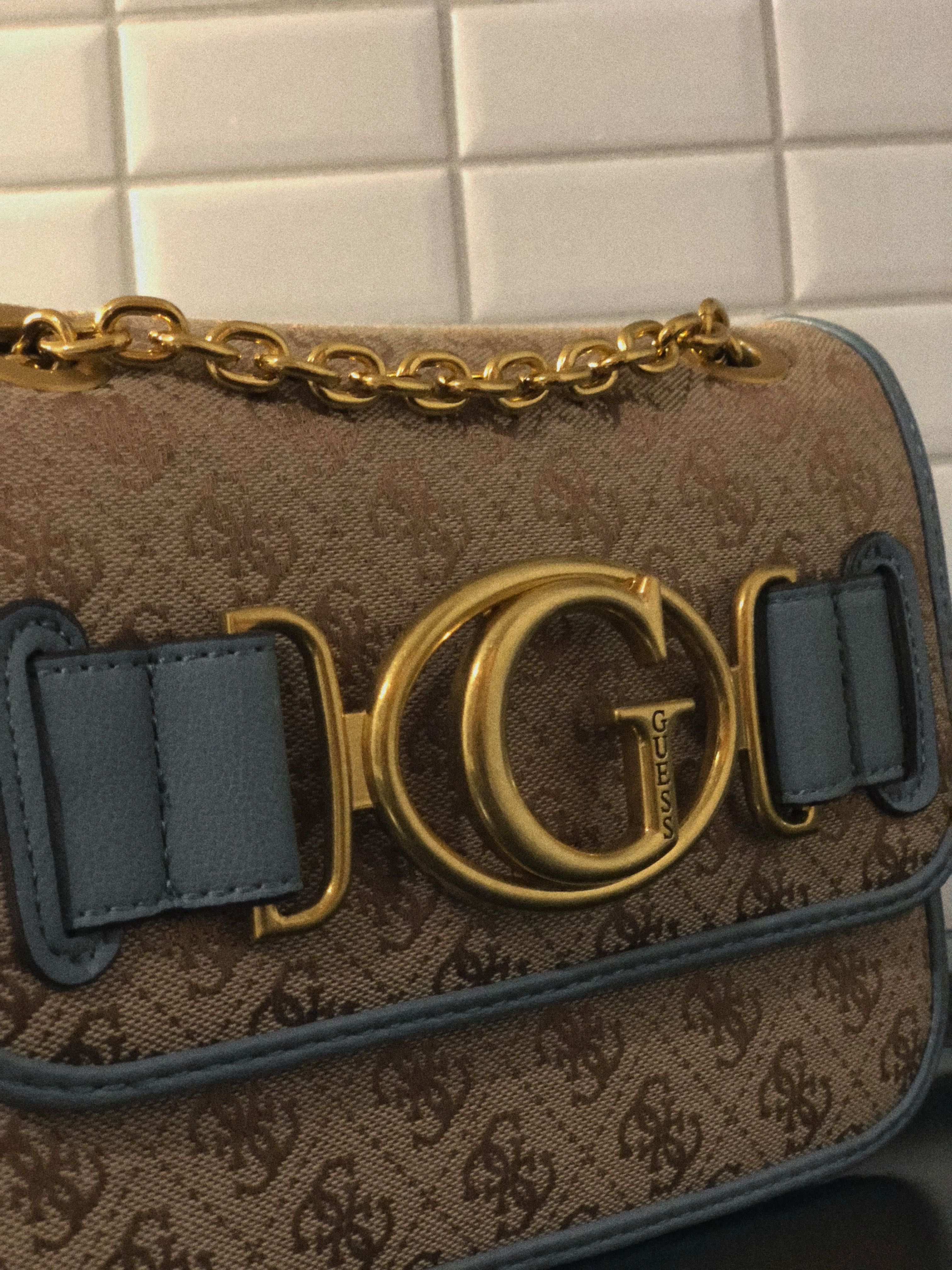 Оригинална дамска чанта Guess