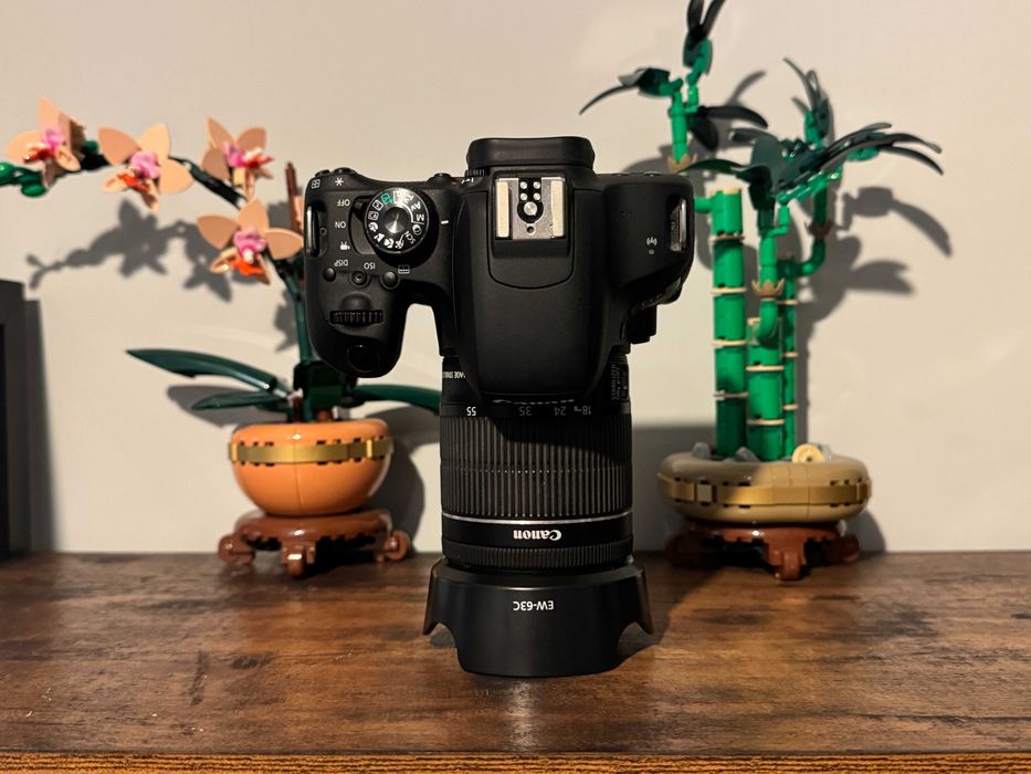 Canon EOS 800D + обектив 18-55mm IS STM