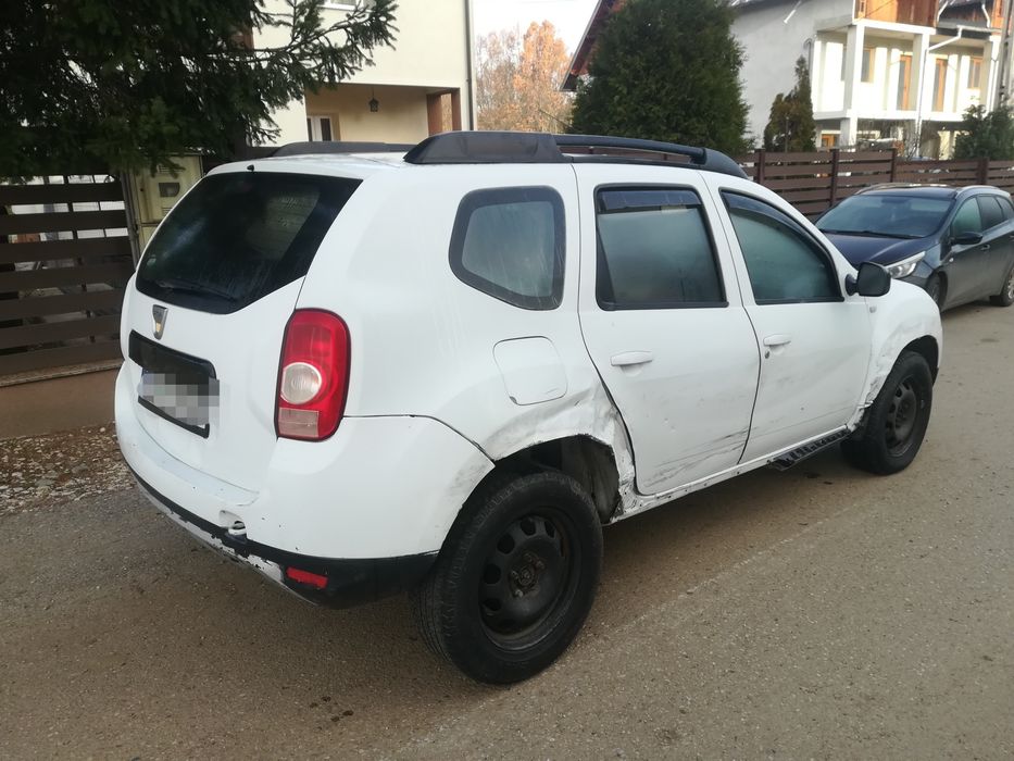 Dacia Duster 4x4, 2012 diesel ușor avariat