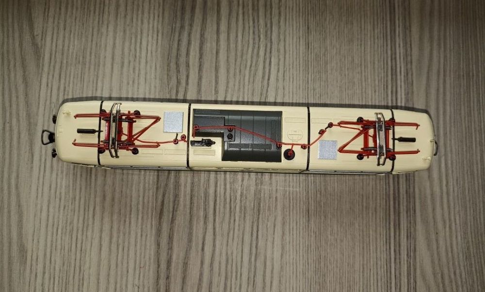 Locomotiva digitala Roco br151
Tracțiune integrală pe toate axele 
D