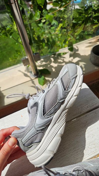 Маратонки сиви 35 размер