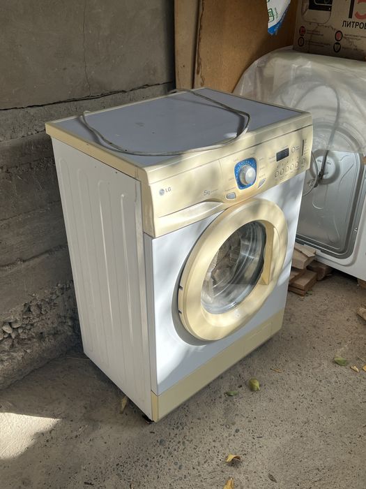 Продам стриальную машину Lg