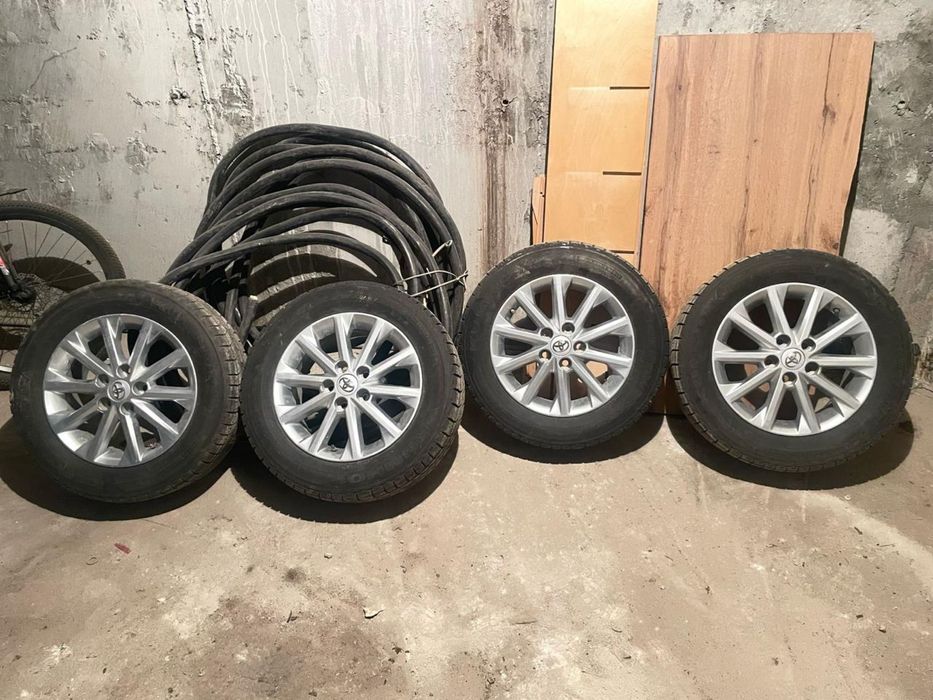 Продаю буу Шины с дисками в отличном состояний, оригинал на камри