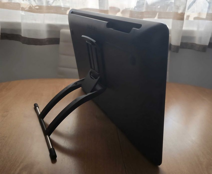 графичен дисплей таблет Wacom Cintiq 22"