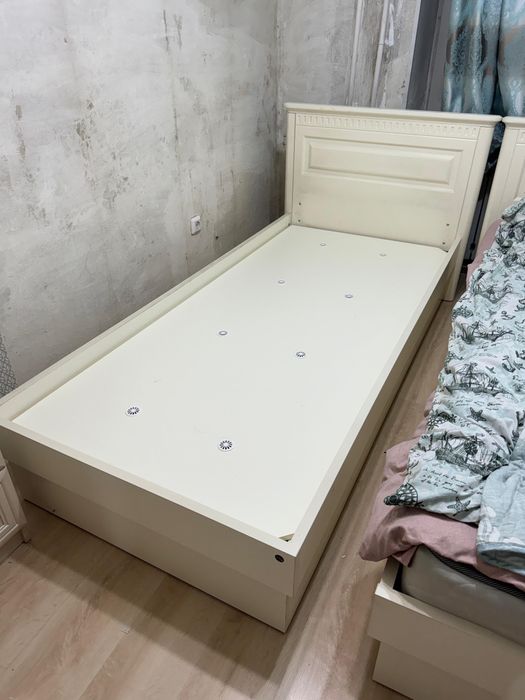 Продам два кровати односпальная!