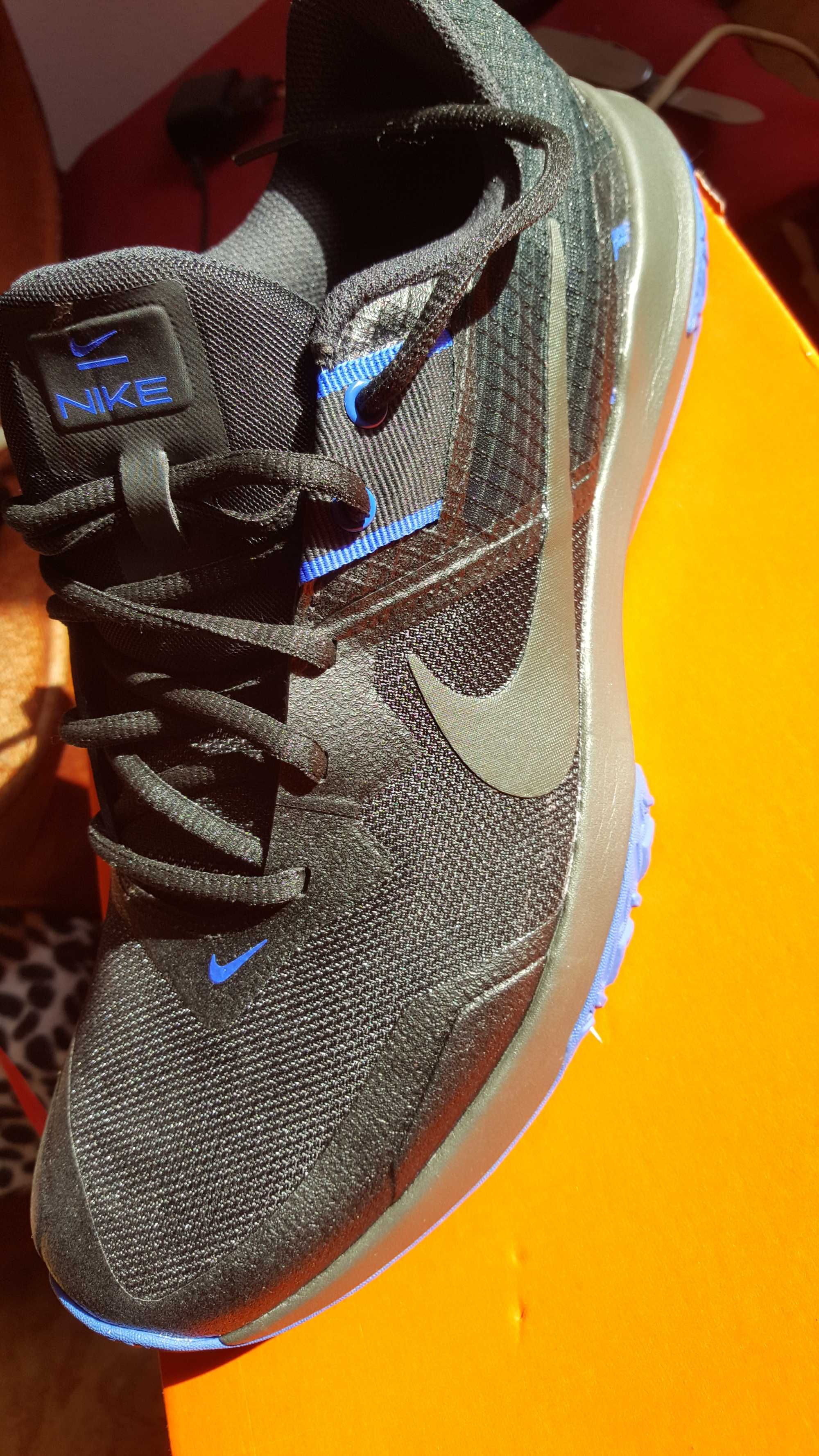 Маратонки  Nike .