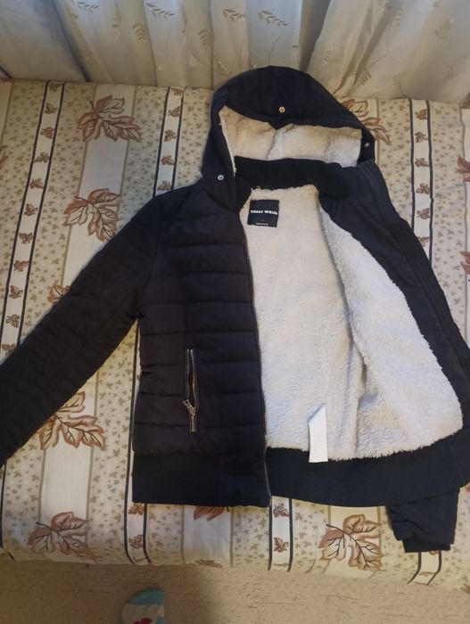 Дамско зимно черно яке с качулка и топла вата размер S