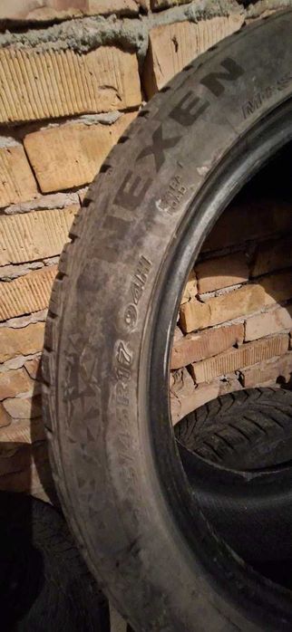Pirelli 245 40 18 - 60лв и Nexen 225 45 17 - 50 лв.